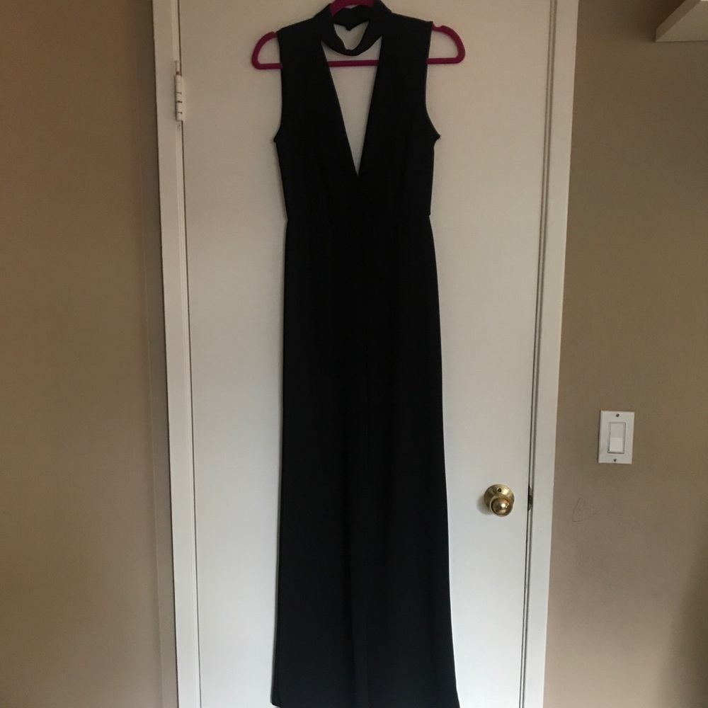 Black Jumper with Plunging Neckline and choker - M